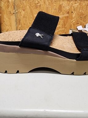 KURU Loma Tila Black Platform Sandals New. No Box. Comfy! Cute!